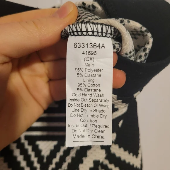 Supré Geometric Pencil Skirt - Picture 4 of 4